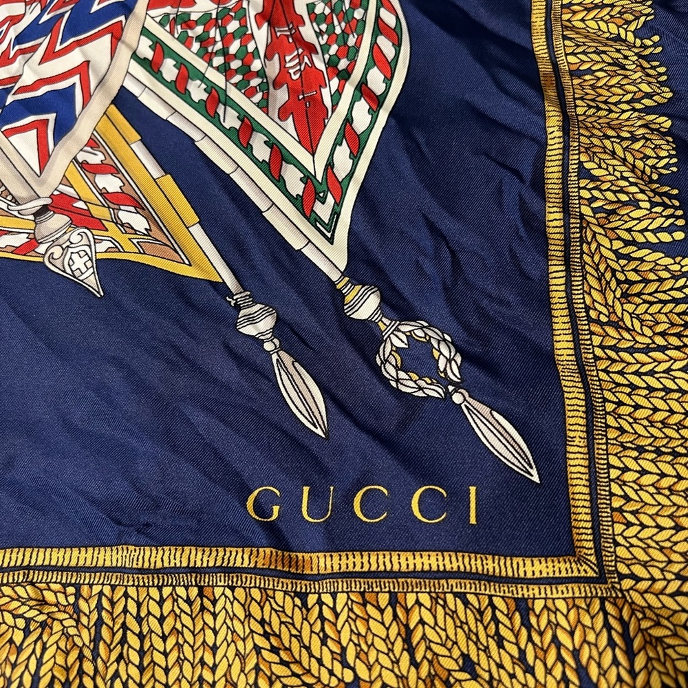 Gucci Royal Scarf - Picture 6 of 7